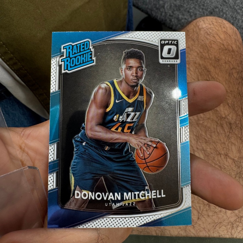 Panini Trading Card Donovan Mitchell OS Blue Rated Rookie Optic No 188 Jazz NBA
